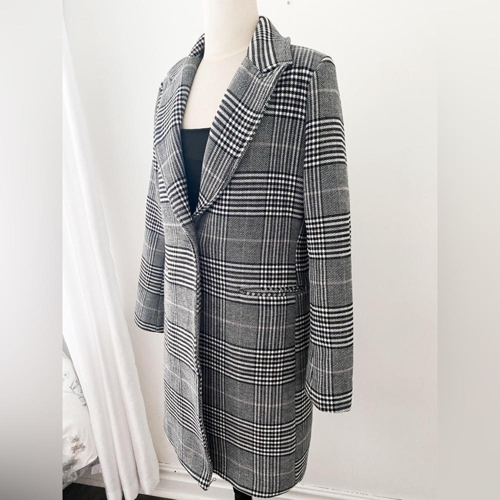 Joe Fresh White and Black Plaid Coat, Size Small - Picture 4 of 10